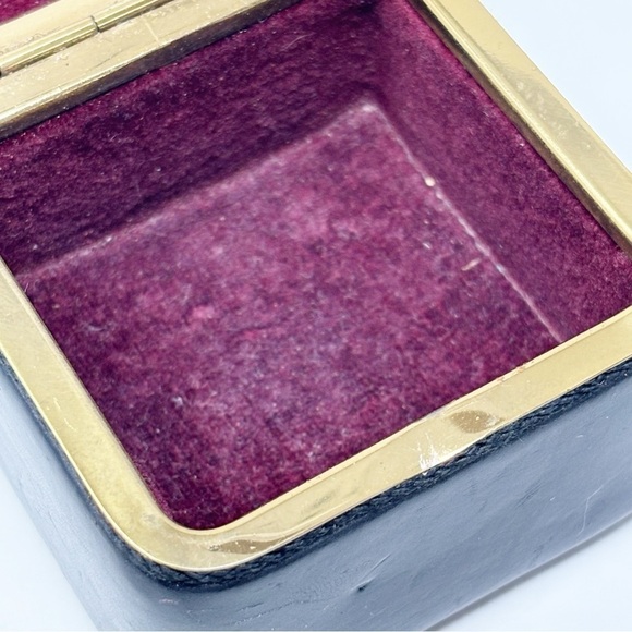 Vintage Black Leather Jewelry Trinket Hinged Box With Push Spring Button Square - Picture 6 of 9